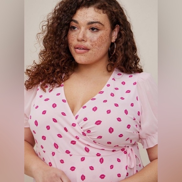 Torrid Studio Knit Chiffon Puff Sleeve Surplice Top Pink Size 1X Dark Pink Lips - Picture 2 of 14